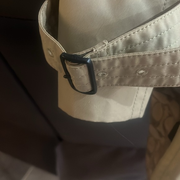 Coach rain trench coat.  Size medium. - Picture 5 of 7